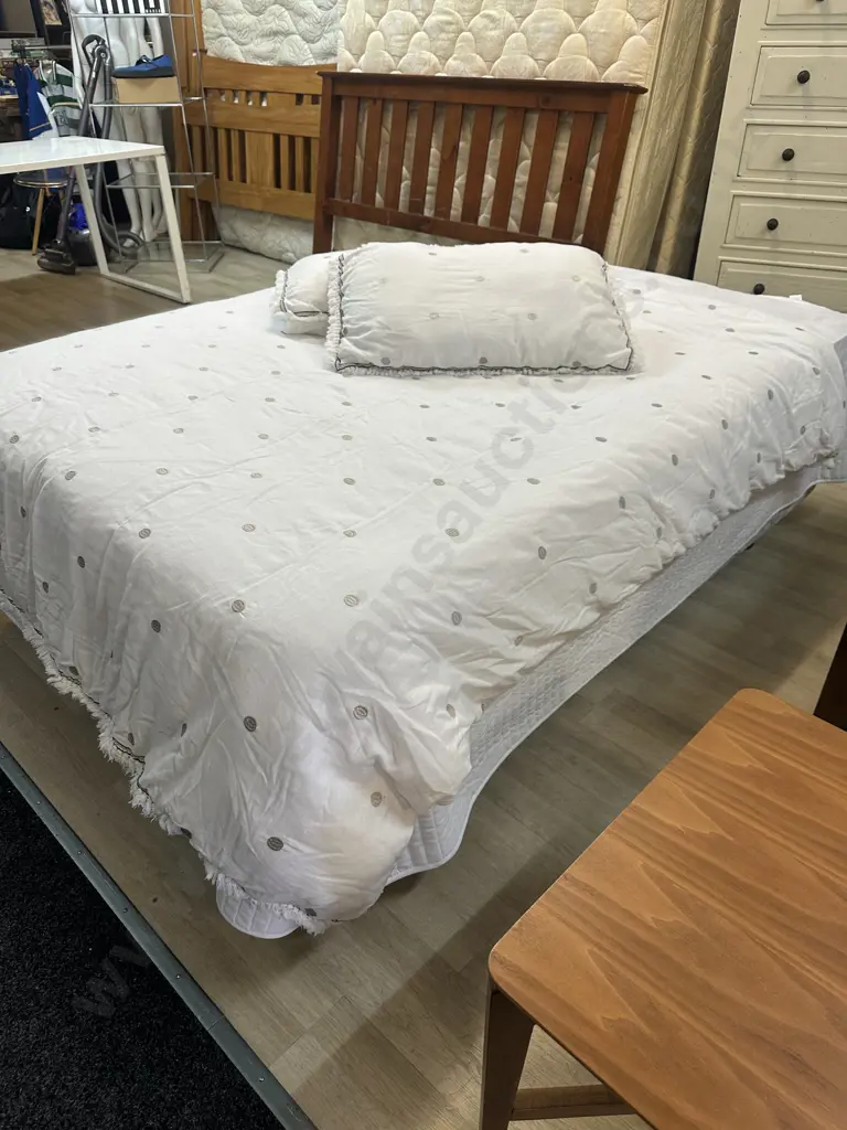 Queen Valance White With Duvet Inner & Cover, 2 x Pillows & Pillow Cases, White / Black / Fawn Image 1++