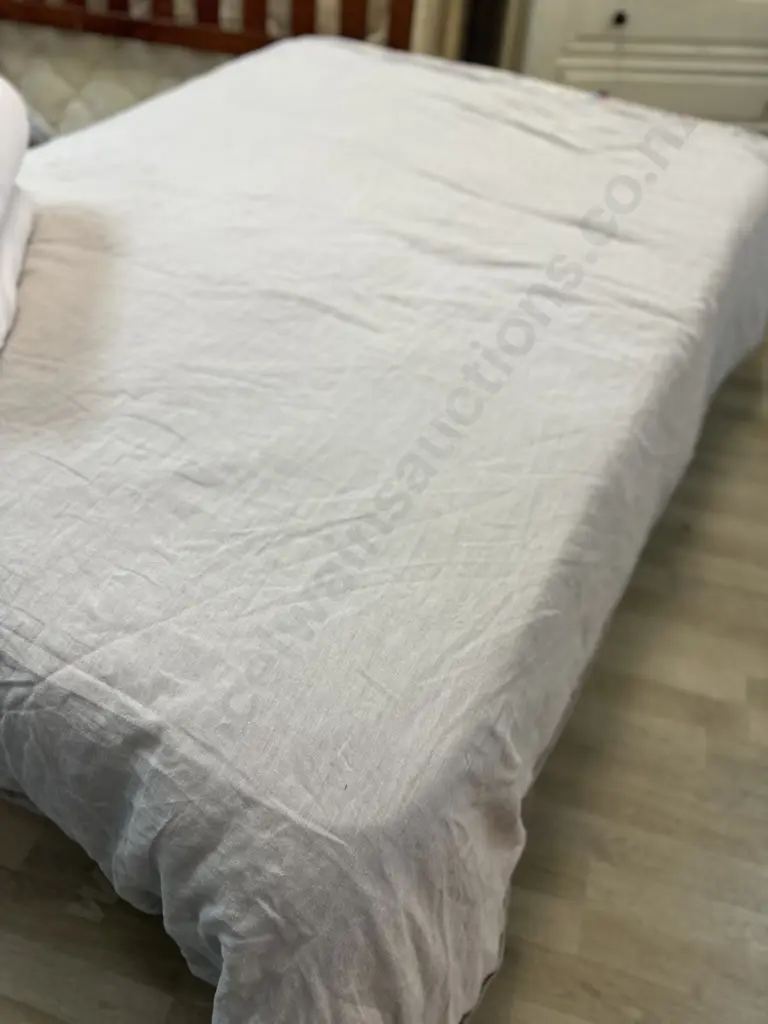 Queen Size Duvet Inners, Duvet Cover, Mattress Protector & White Sheets Image 1++