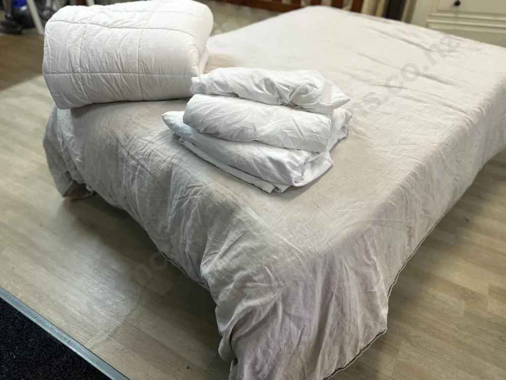 Queen Size Duvet Inners, Duvet Cover, Mattress Protector & White Sheets Image 1++
