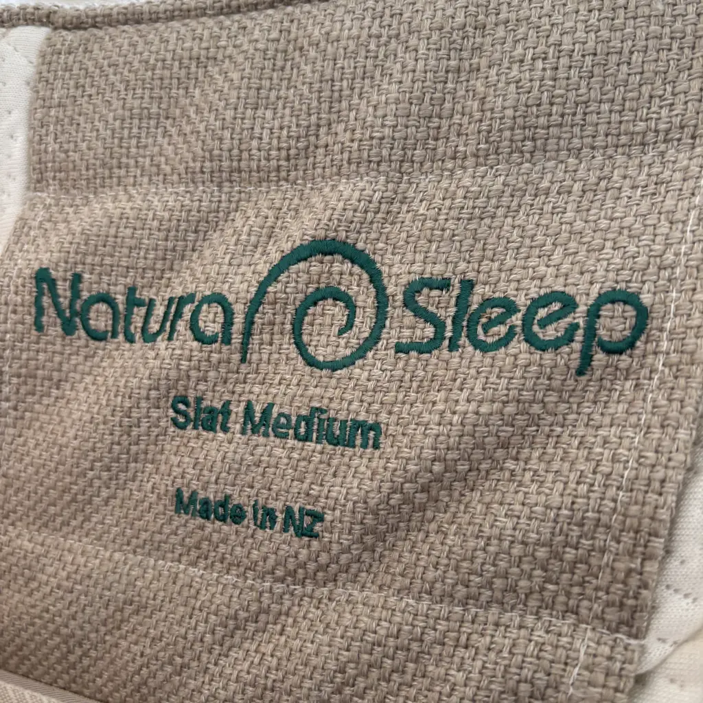 Rimu Queen Size Flexi Slat Bed With Natura Sleep Slat Medium Mattress Image 1++