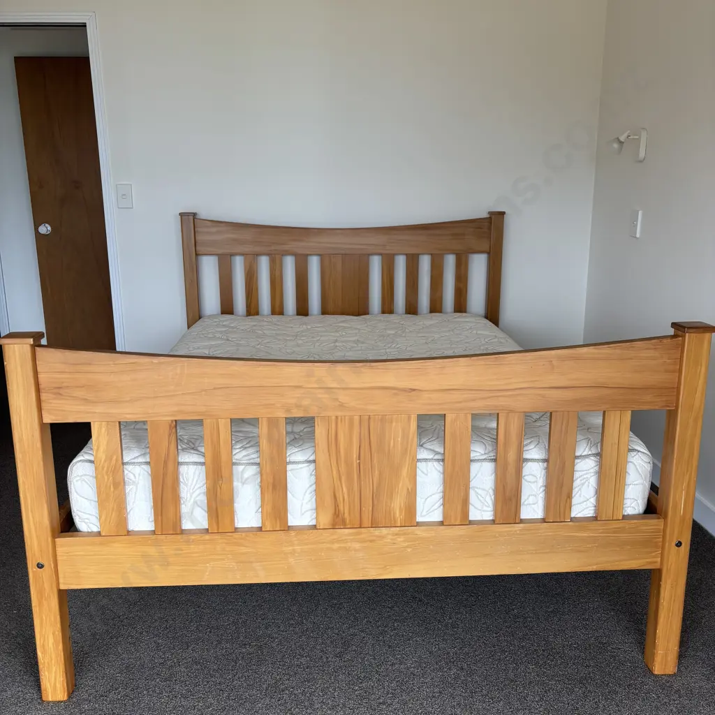 Rimu Queen Size Flexi Slat Bed With Natura Sleep Slat Medium Mattress Image 1++
