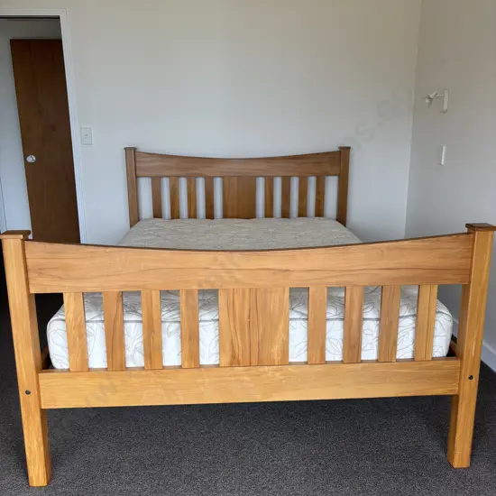 Rimu Queen Size Flexi Slat Bed With Natura Sleep Slat Medium Mattress