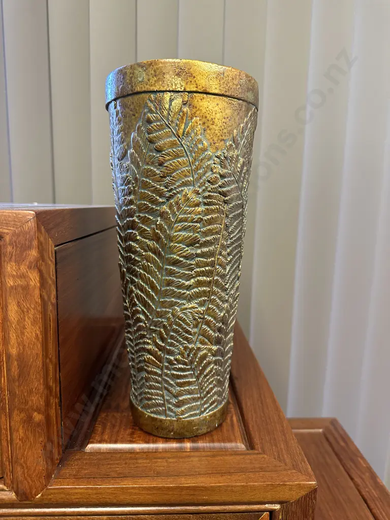 Ogilvies Vase Leaf Detail H32cm. Image 1++