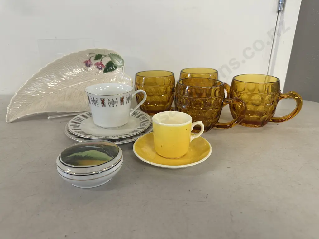 Selection Of China Items Including Crown Lynn Duo, Etc Image 1++