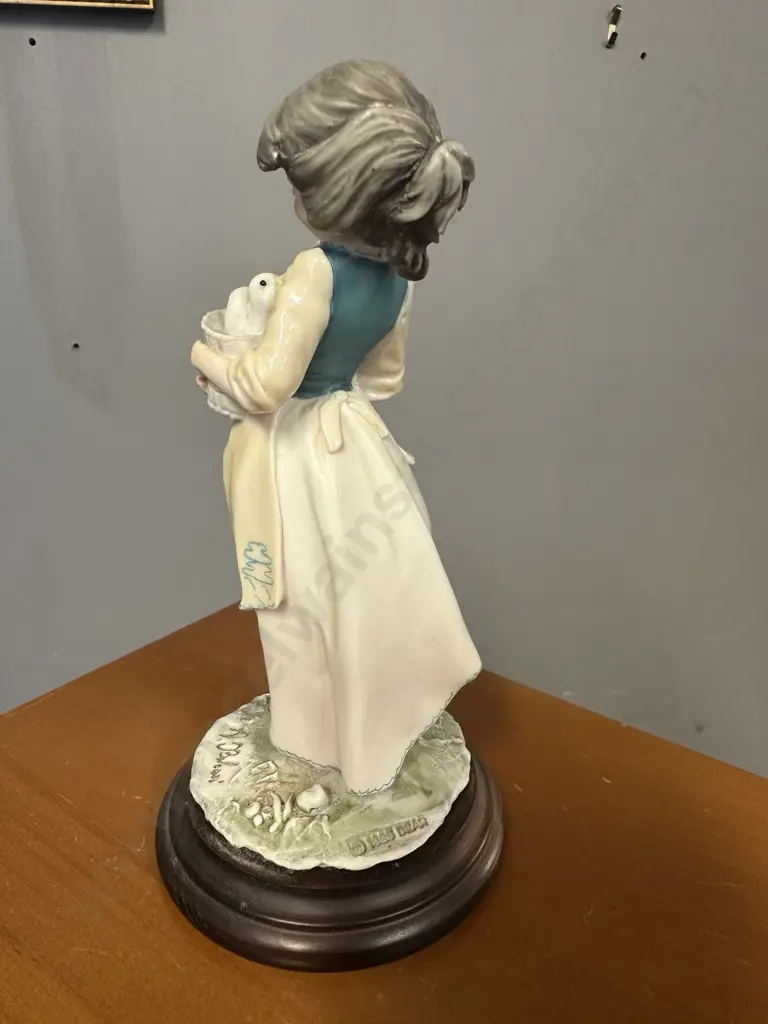 Capidomonte Style A.Belcari Figurine Signed H19cm. Image 1++