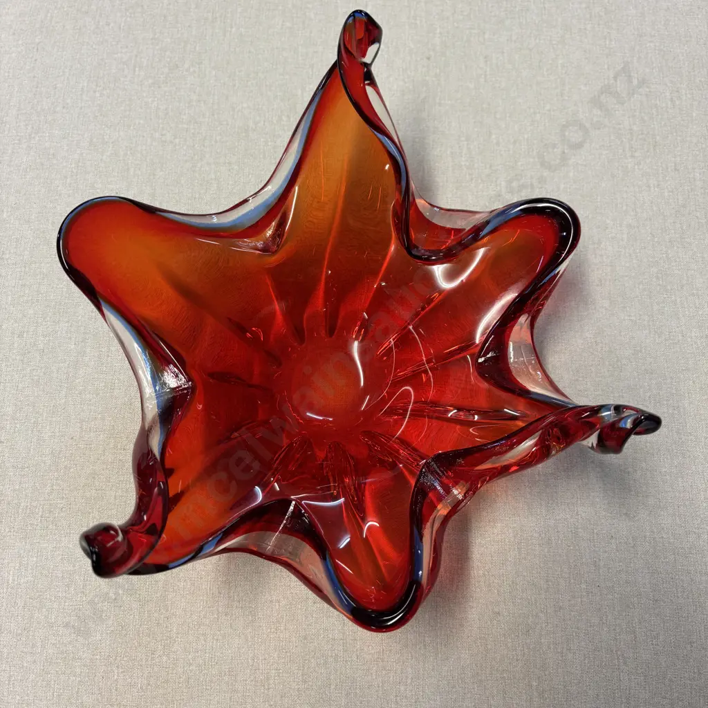Art Glass Star Shaped Bowl Image 1++