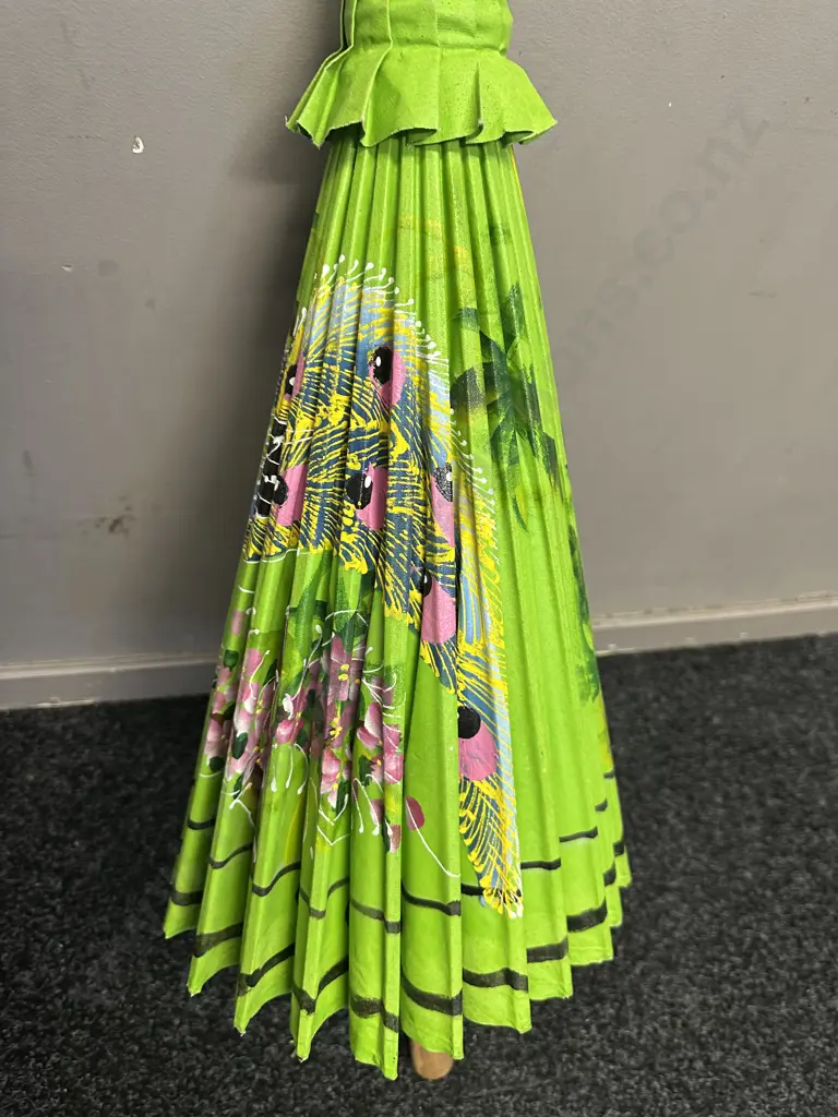 Decorative Oriental Themed Parasol Image 1++