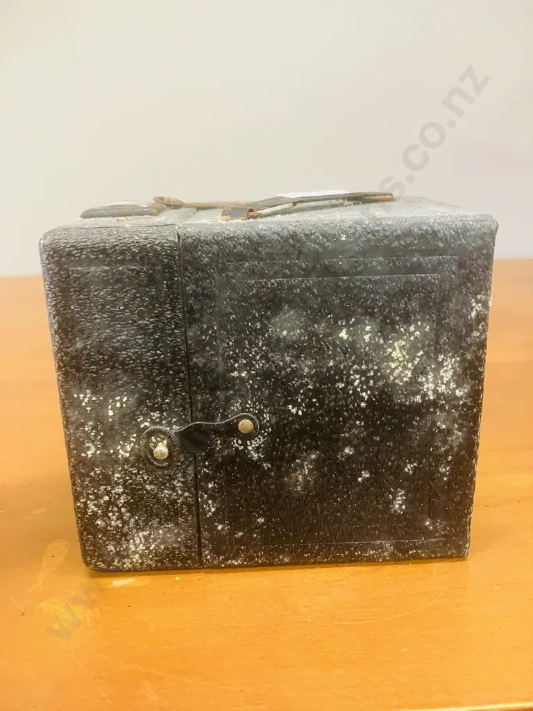 Vintage Coronet Tiranty BoBox 6x9 Camera. 1940 - 1944 Made in France. Image 1++