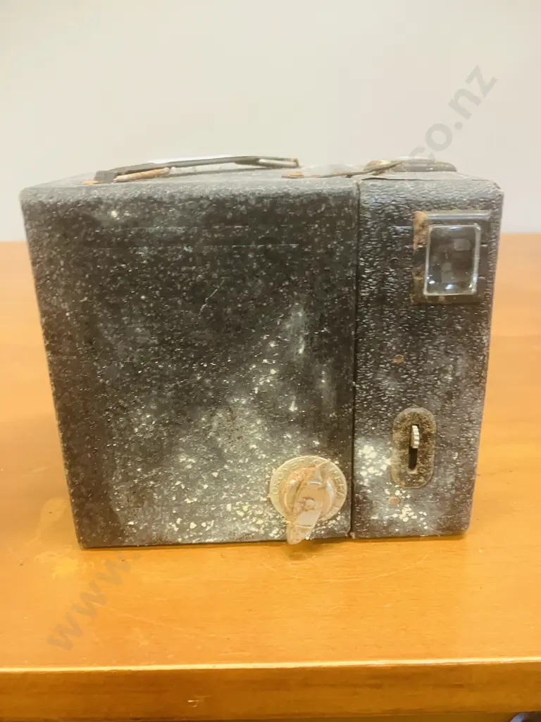 Vintage Coronet Tiranty BoBox 6x9 Camera. 1940 - 1944 Made in France. Image 1++