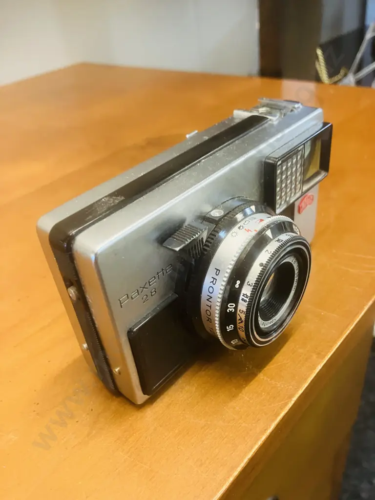 Braun Paxette 28 Viewfinder Camera With Steinheil-Color-Paxon 1:12.8 f=38mm Lens - Germany Image 1++