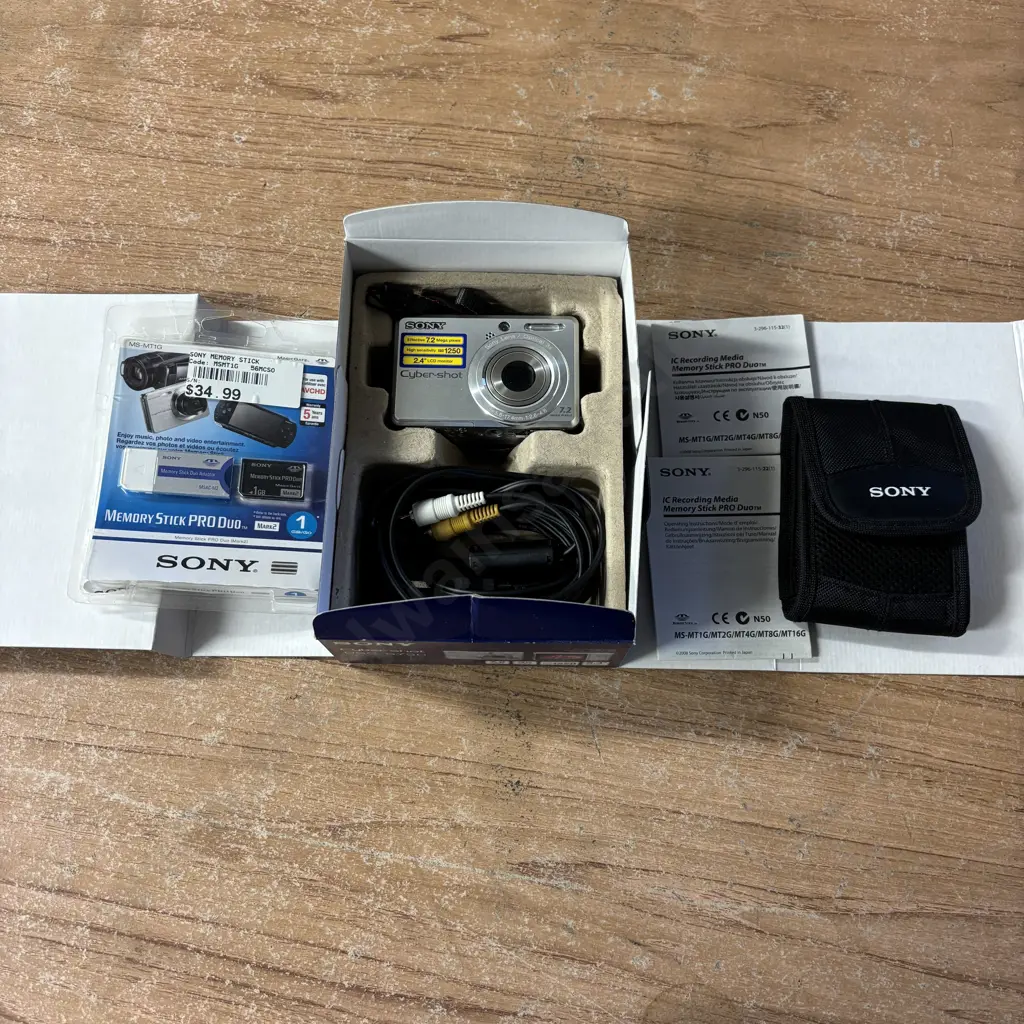 Sony Cyber-Short DSC-5730 Camera with Accesories and Box Image 1++