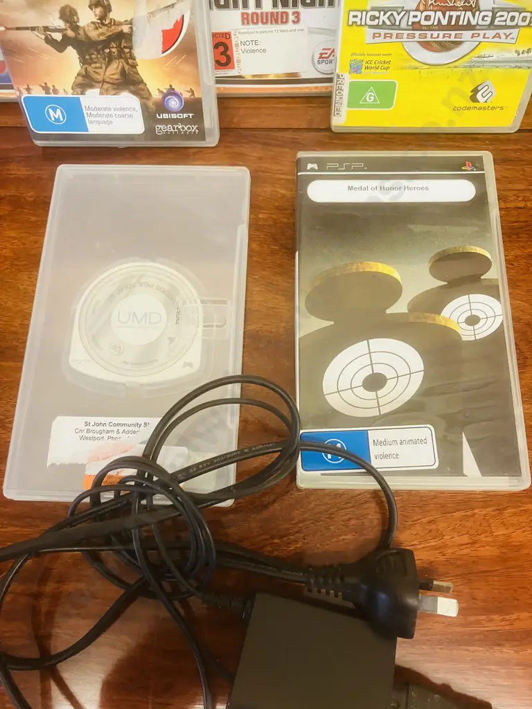 Sony PSP 3000 PlayStation Portable Gaming Console With 7 Games In Cases Image 1++