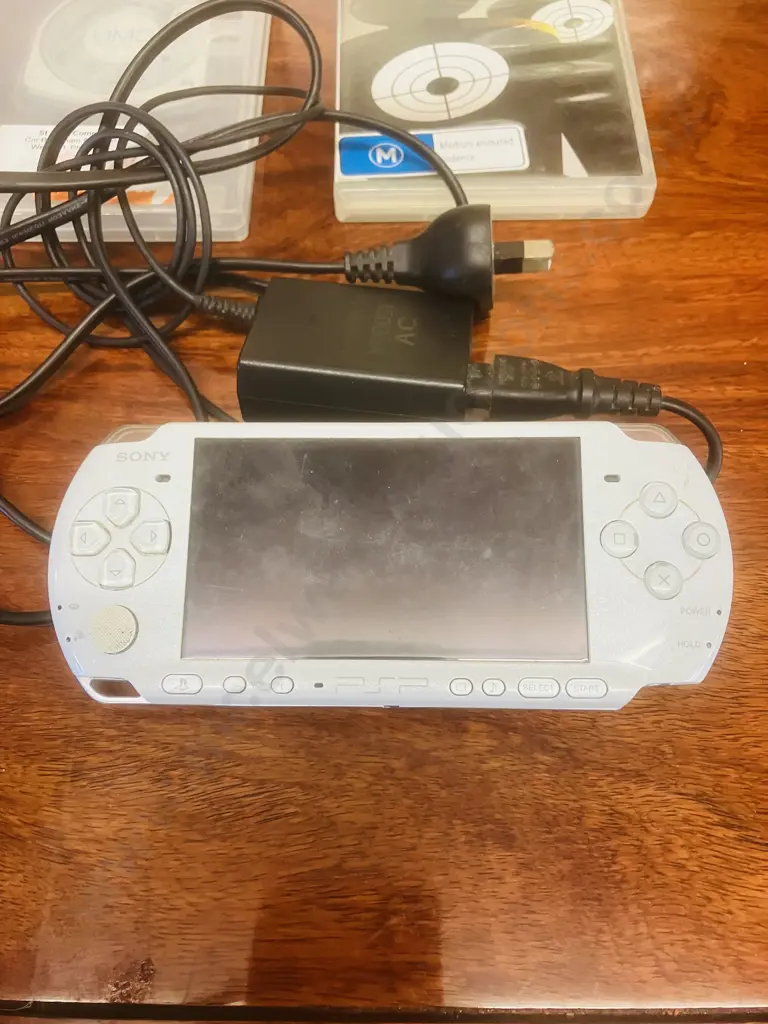 Sony PSP 3000 PlayStation Portable Gaming Console With 7 Games In Cases Image 1++