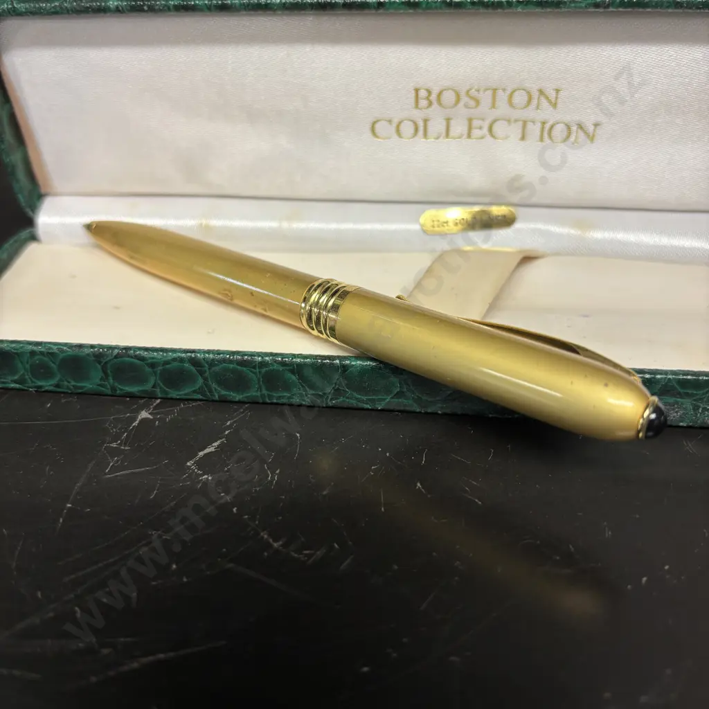 Boston Collection 22ct Gold lined Pen Image 1++