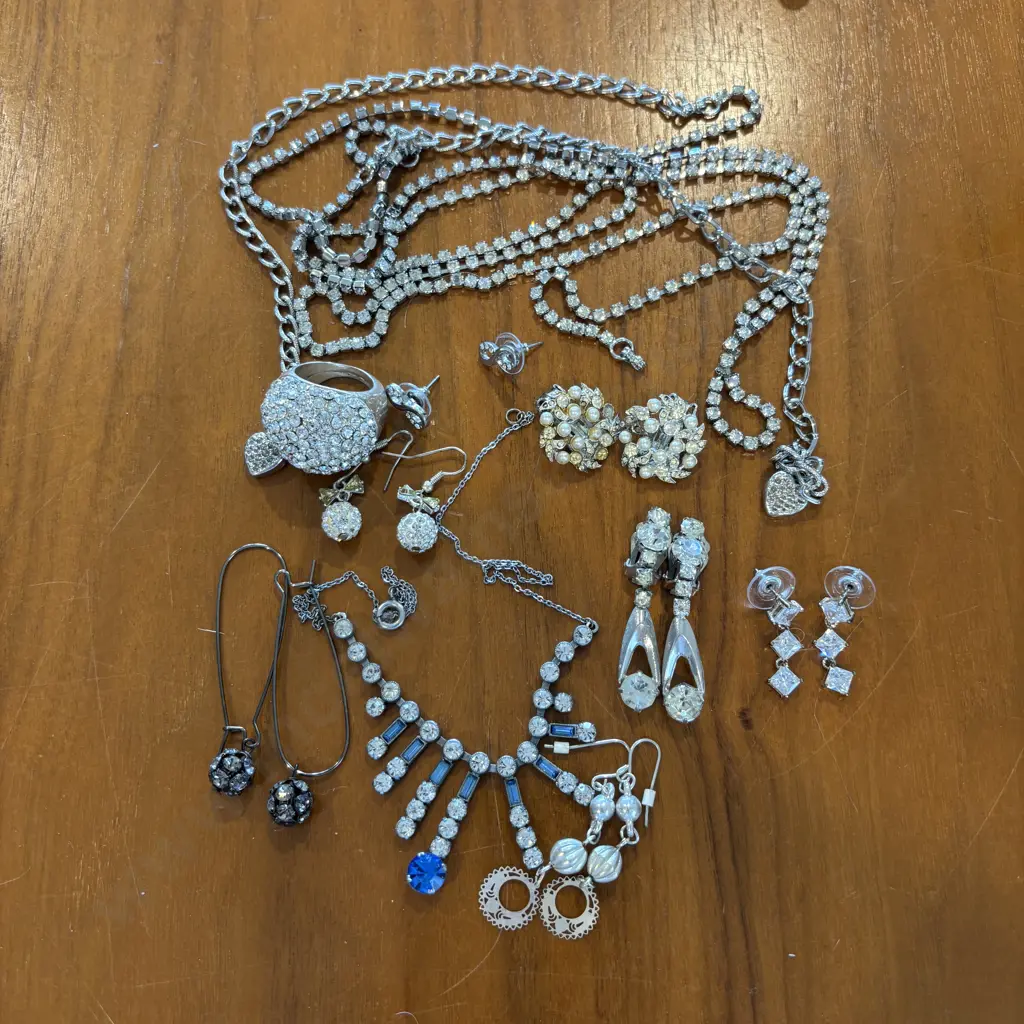 Assorted Diamante Jewellery Image 1++
