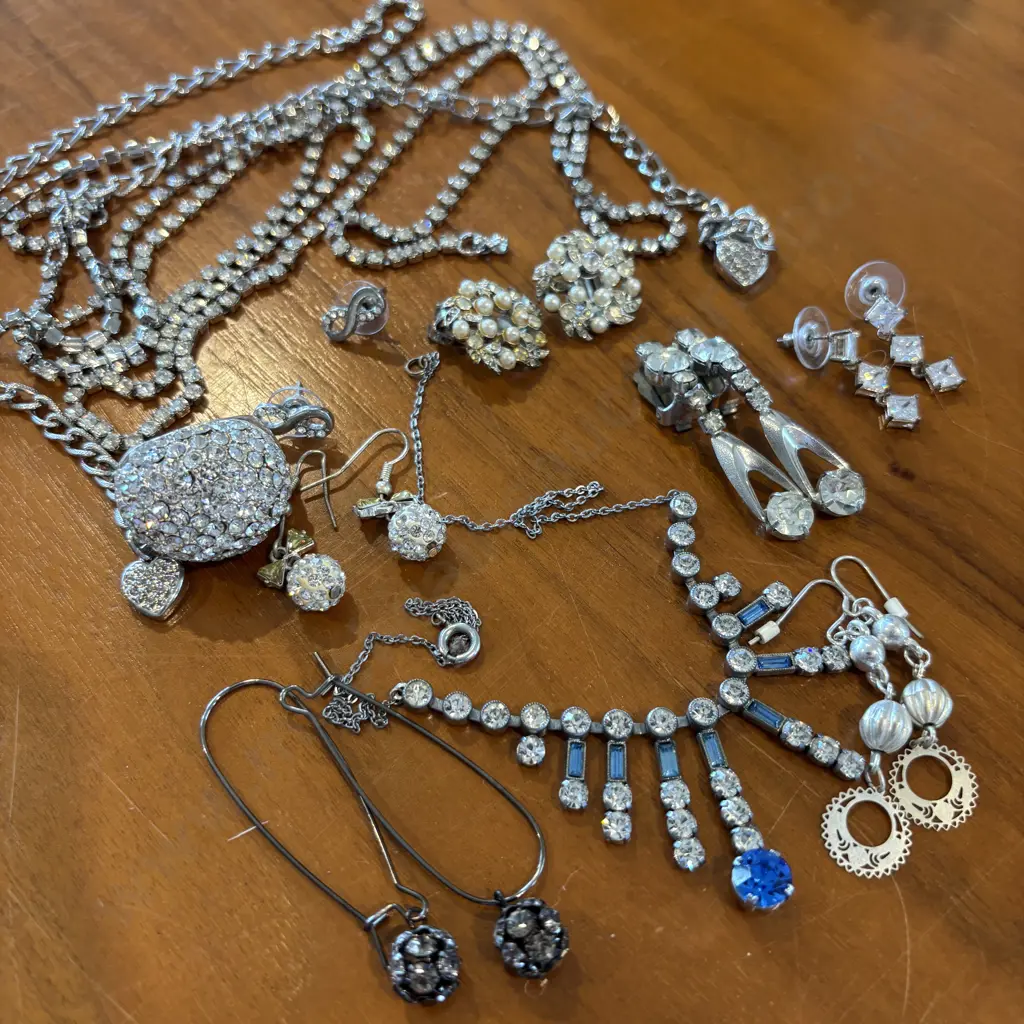 Assorted Diamante Jewellery Image 1++