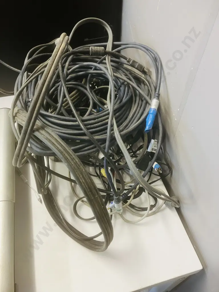 Bose Lifestyle Model 5 Music Centre, Sub-woofer & Double Cube Speakers (No Remote Control) Image 1++