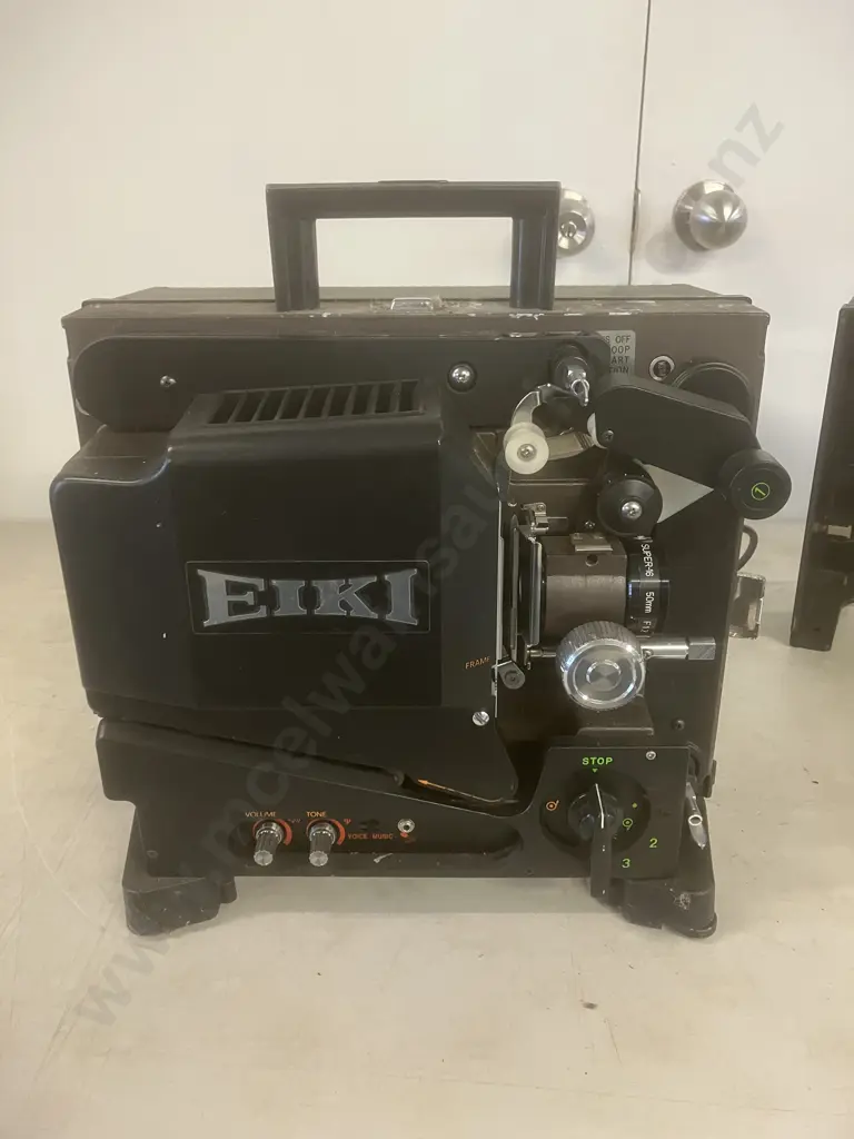 EIKI SL-1 Projector Image 1++