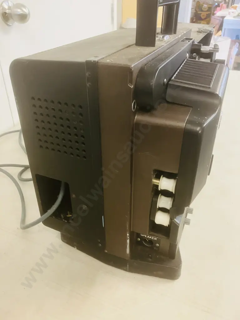 EIKI SL-1 Projector Image 1++