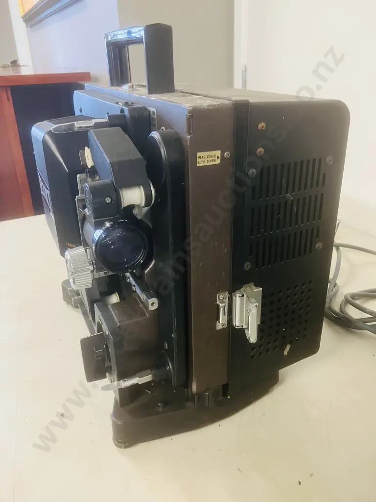 EIKI SL-1 Projector Image 1++