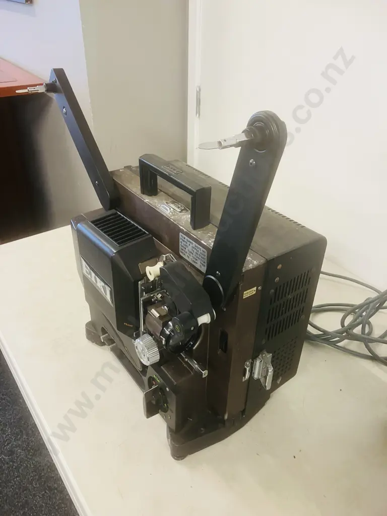 EIKI SL-1 Projector Image 1++