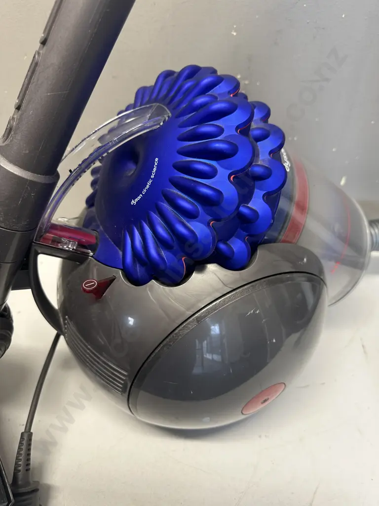 Dyson Cinetic Science Big Ball Vacuum Cleaner Image 1++