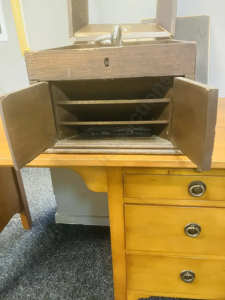 Early 20th Century His Masters Voice Gramophone In As Found Condition Image 1++