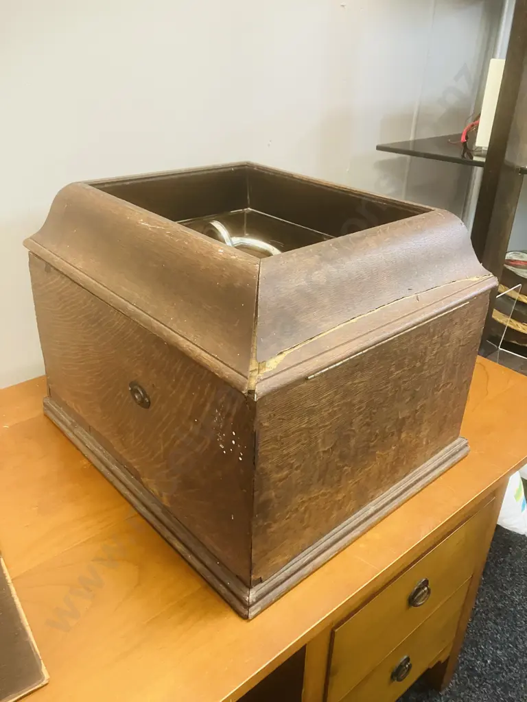 Early 20th Century His Masters Voice Gramophone In As Found Condition Image 1++