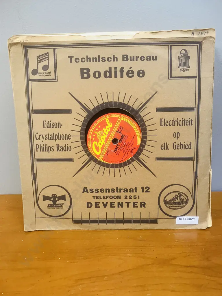 Capitol 78 RPM Dean Martin - That’s Amore And 19 x Bing Crosby 78's Image 1++