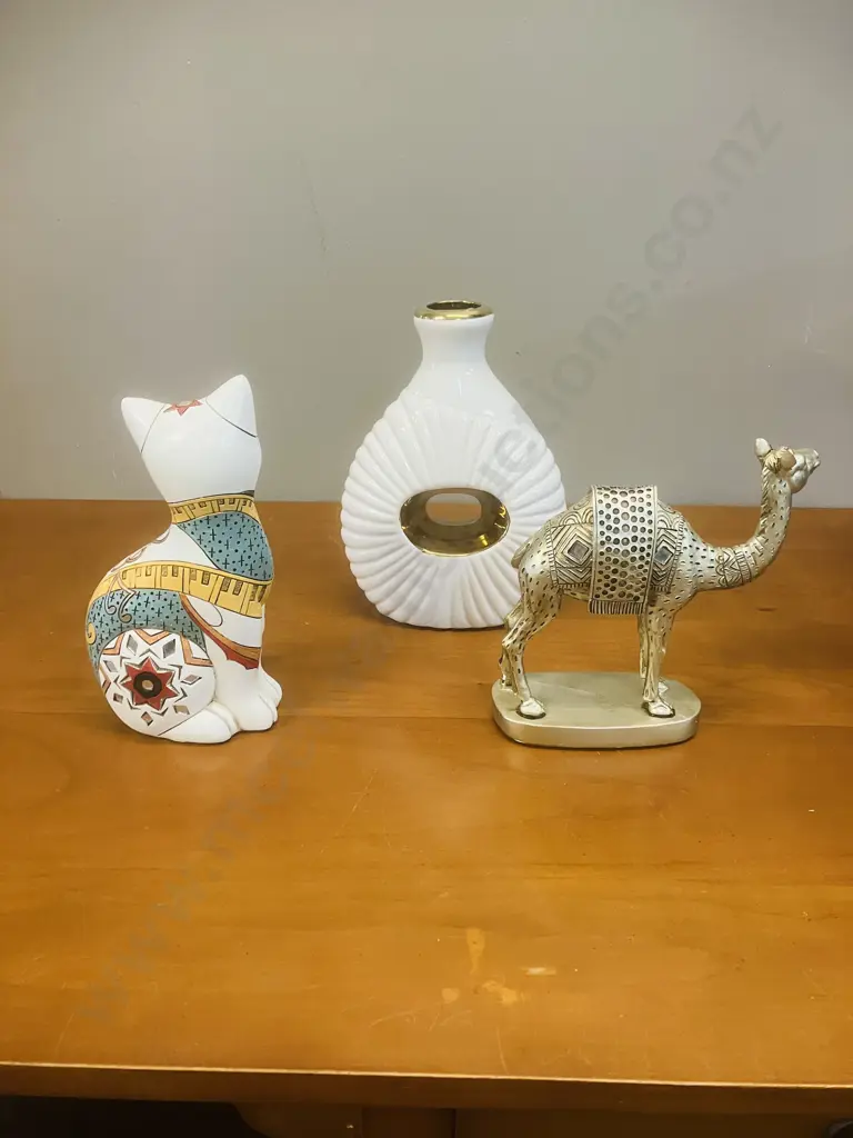 Three Ornaments Image 1++