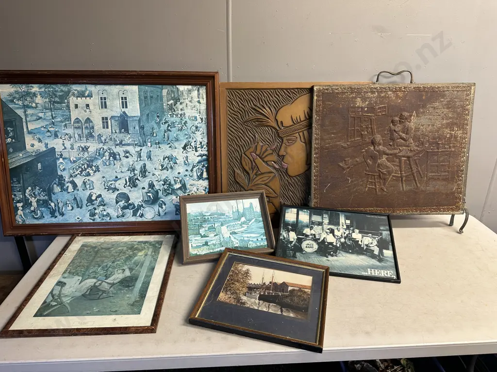Vintage Fire Screen & Assorted Artworks Image 1++