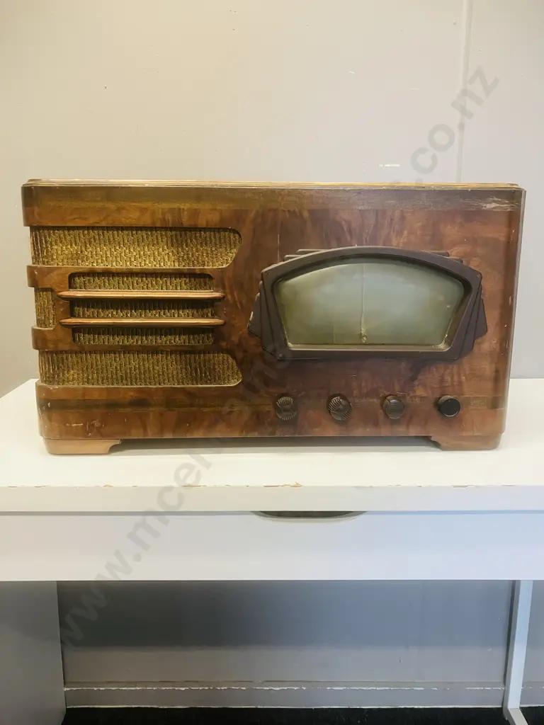 Vintage 'Futura Ambassador' Pacific Model 85. H34 W61 D28cm (As Found) Image 1++