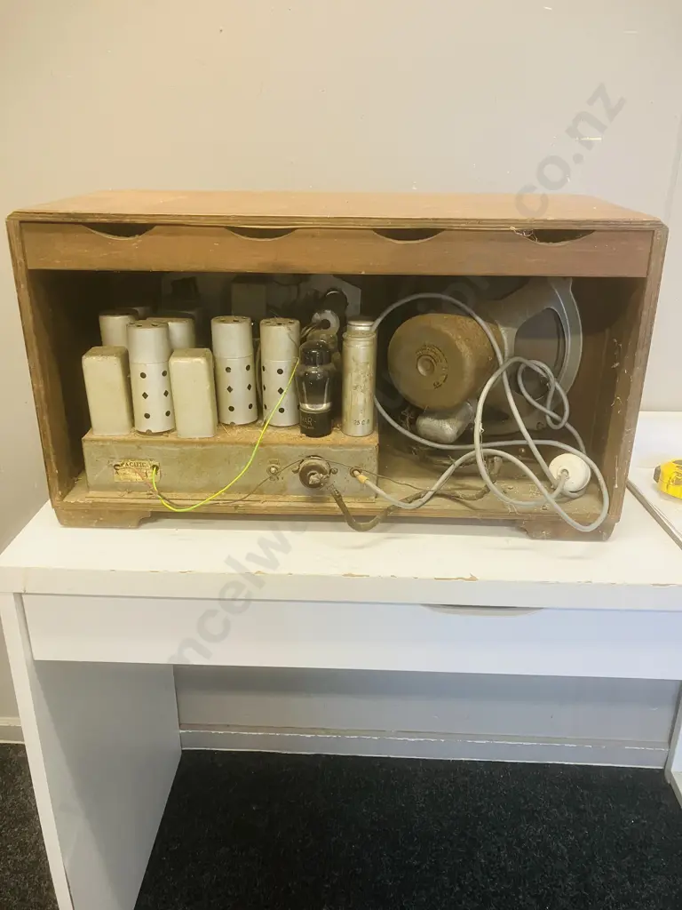 Vintage 'Futura Ambassador' Pacific Model 85. H34 W61 D28cm (As Found) Image 1++