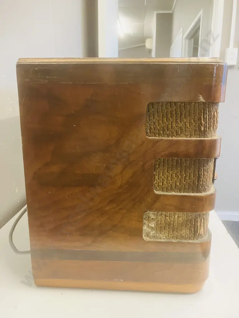 Vintage 'Futura Ambassador' Pacific Model 85. H34 W61 D28cm (As Found) Image 1++