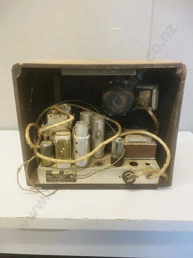 The Courtenay Model 22 Valve Radio - 1940 New Zealand Image 1++