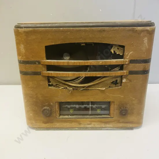 The Courtenay Model 22 Valve Radio - 1940 New Zealand