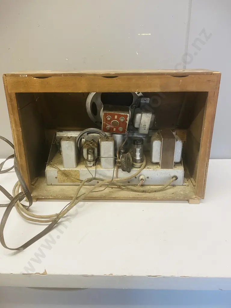 Skymaster Valve Radio (As Found) Image 1++