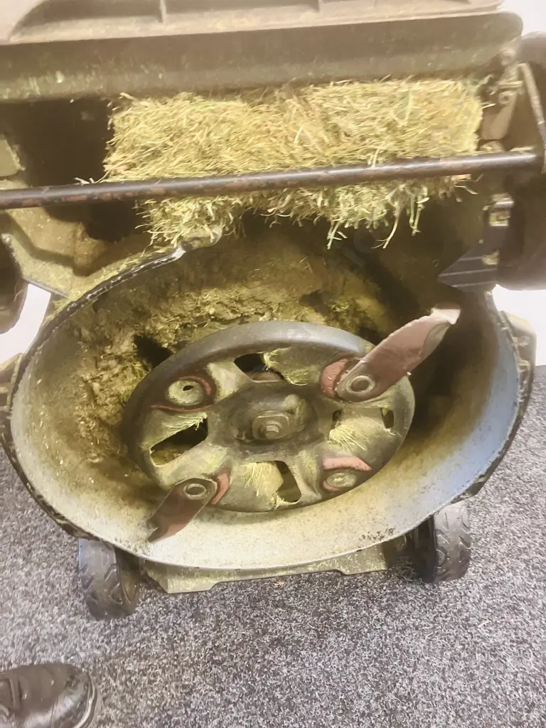 Victa Bronco Lawnmower, 19" Alloy, Briggs & Stratton Motor - excellent working order Image 1++