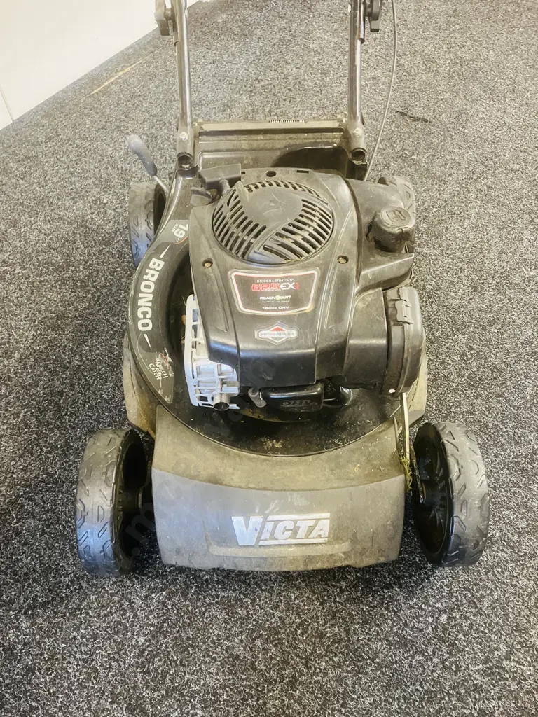 Victa Bronco Lawnmower, 19" Alloy, Briggs & Stratton Motor - excellent working order Image 1++