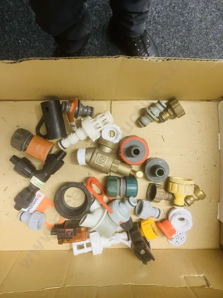 House Wash Brush & Box Taps & Water / Hose Fittings Image 1++