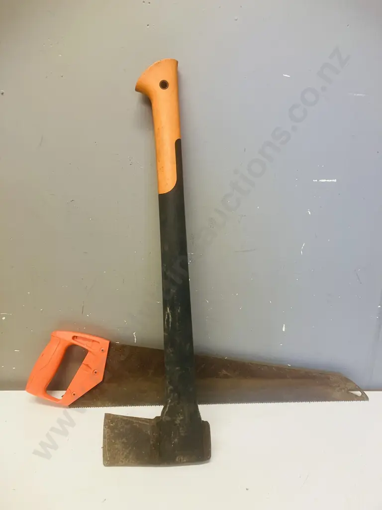 Fiskars X170 Splitting Axe & Mitre 10 Trade G-Man Saw Made In Sweden Image 1++