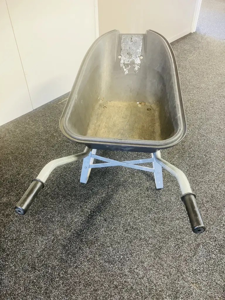 New Zealand Wheelbarrow's' Handipour Wheelbarrow Image 1++