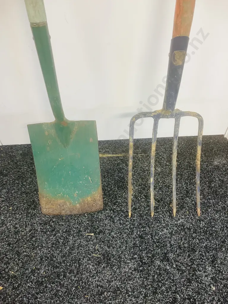 Garden Spade & Garden Fork Image 1++