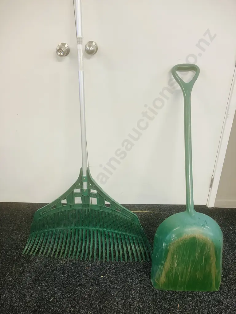 Cyclone Rake Super W76cm With Cyclone Multi-Purpose Shovel Image 1++