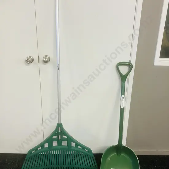 Cyclone Rake Super W76cm With Cyclone Multi-Purpose Shovel