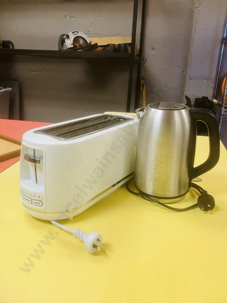 Four Slice Toaster and Kettle Image 1++
