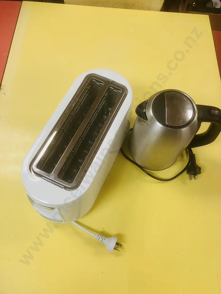 Four Slice Toaster and Kettle Image 1++