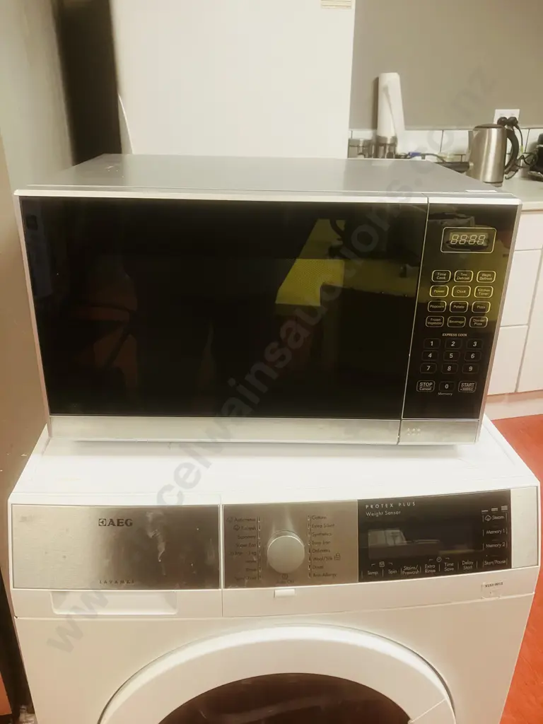 Home & Co Microwave EM134AL7 Image 1++