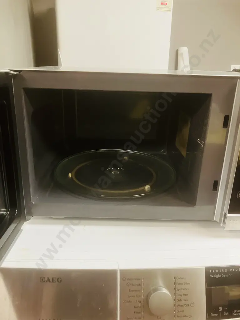 Home & Co Microwave EM134AL7 Image 1++