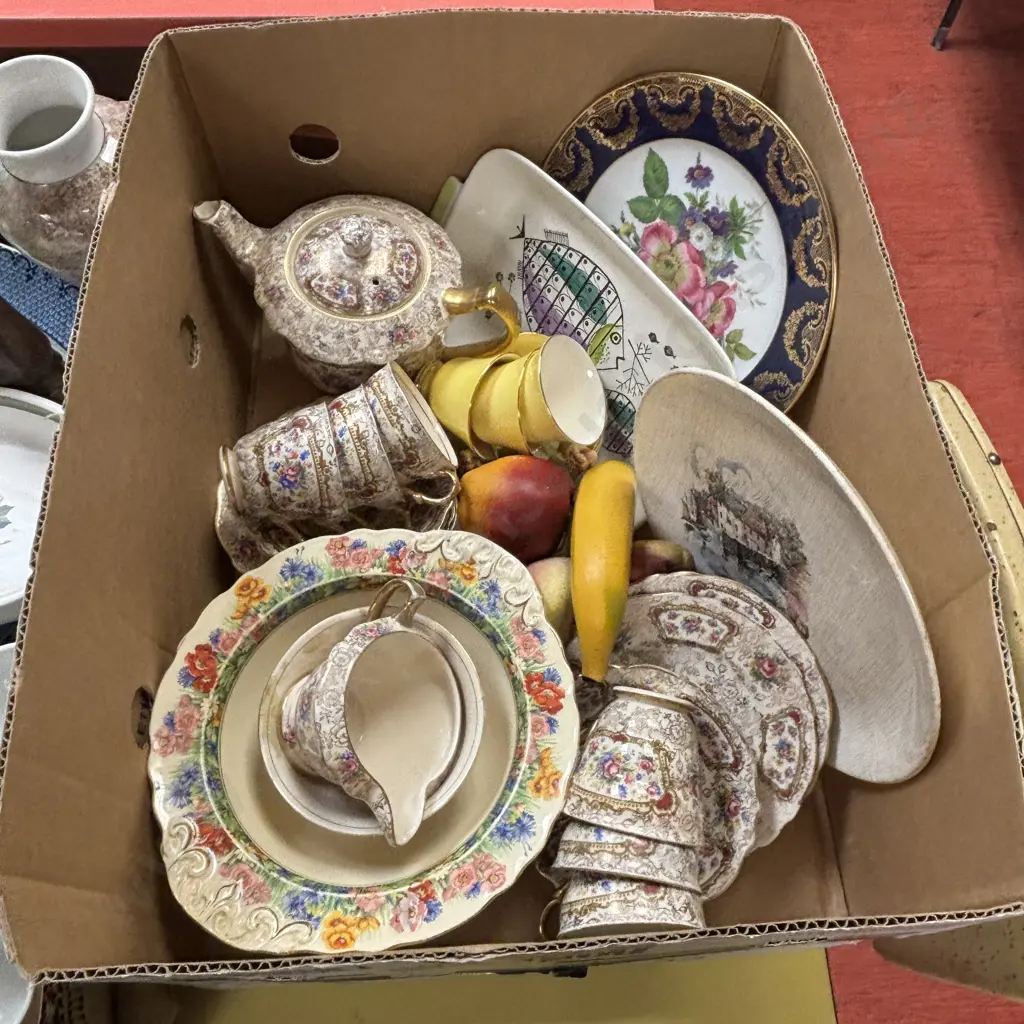 Assorted Pottery and China items Image 1++